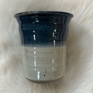 Smith signed blue white pottery croc